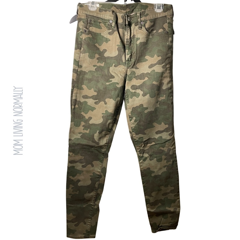 GAP Women’s Skinny Camo Pants in Olive Green/Tan